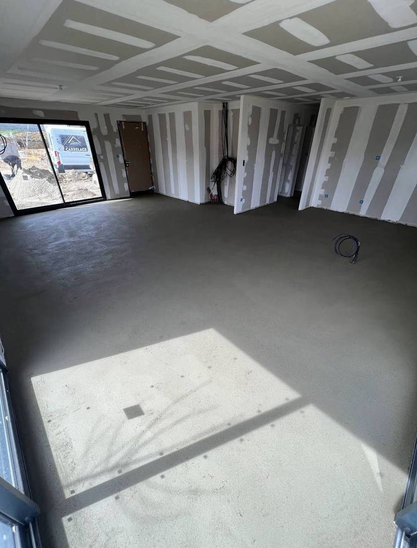 Chape traditionnelle réalisée dans une maison neuve