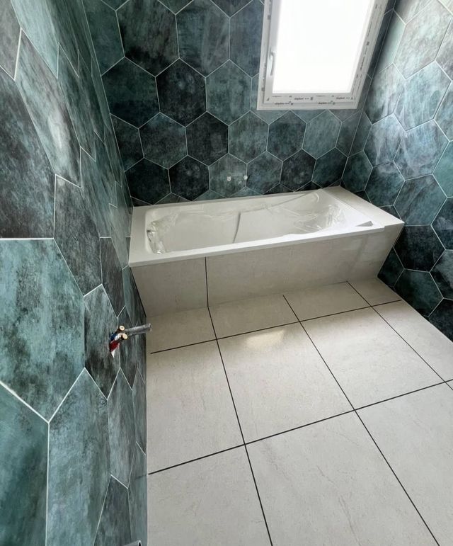 Hexagones vert d’eau, réalisation Cigdemir Carrelage