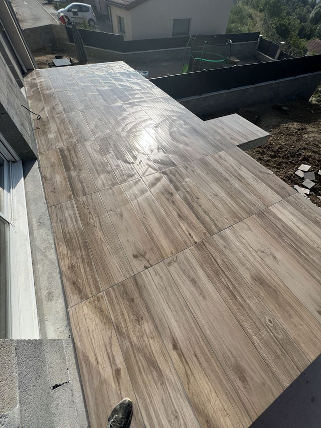 Terrasse en carrelage effet bois
